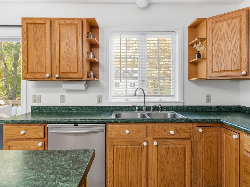170 Bradford Road Westerly, RI 02808 - Photo 8 of 34 Gallery Image 8