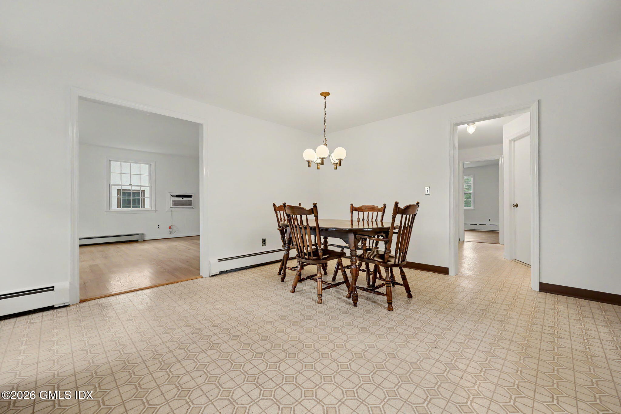 31 Hassake Road Old Greenwich, CT 06870 - Photo 5 of 21 Kitchen adjacent to family rm.