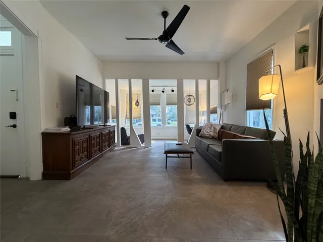 $1,800 | 318 Hyde Park Boulevard, Unit A, Houston, TX 77006