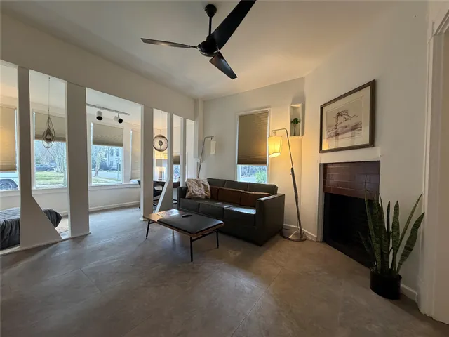 $1,800 | 318 Hyde Park Boulevard, Unit A, Houston, TX 77006