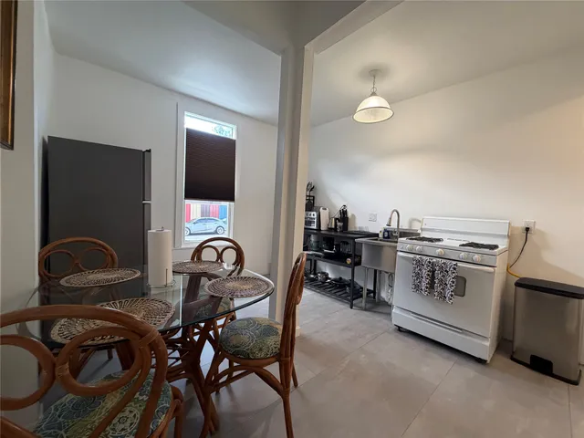 $1,800 | 318 Hyde Park Boulevard, Unit A, Houston, TX 77006