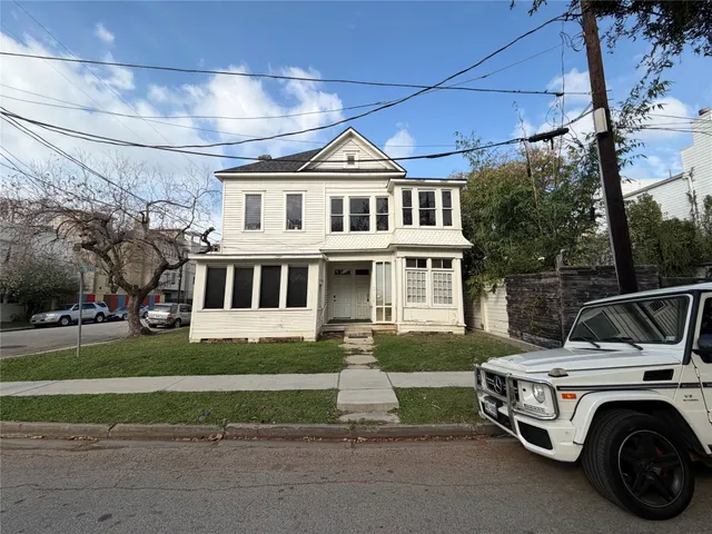 $1,800 | 318 Hyde Park Boulevard, Unit A, Houston, TX 77006