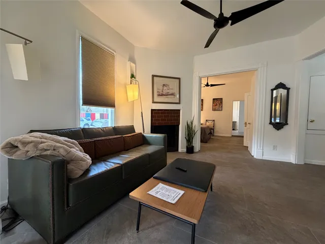 $1,800 | 318 Hyde Park Boulevard, Unit A, Houston, TX 77006