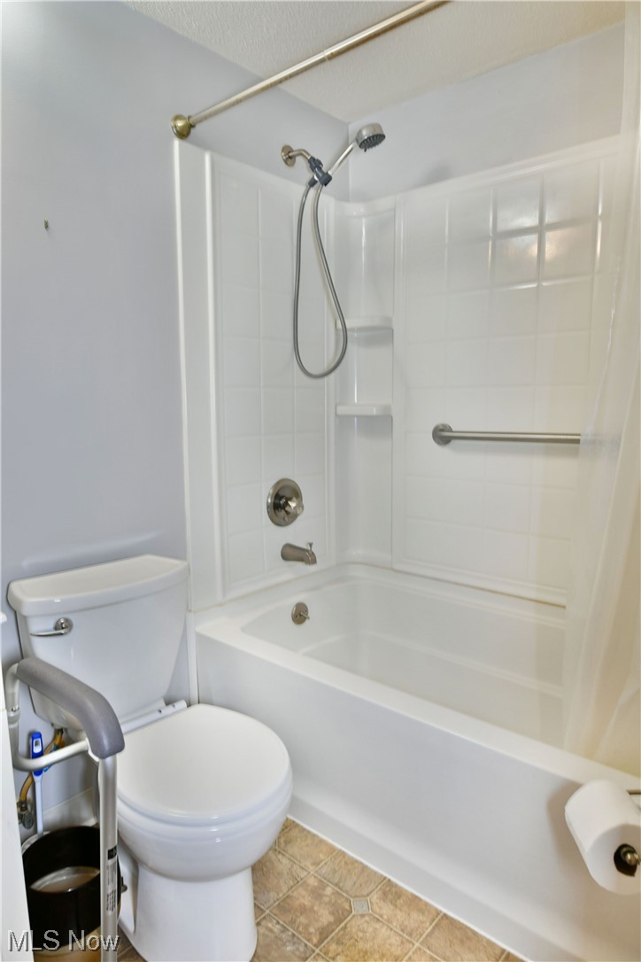 2980 North River Road Northeast, Unit E3 Warren, OH 44483 - Photo 20 of 27 Bathroom with toilet, tile flooring, a textured ceiling, and shower / washtub combination