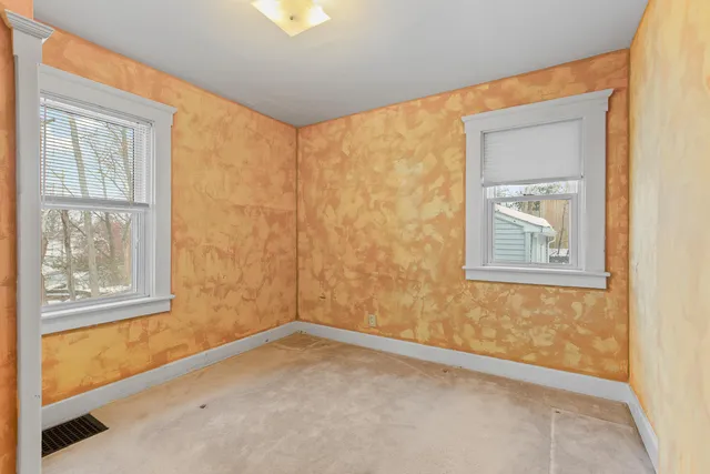 $114,500 | 1215 Loeser Avenue, Jackson, MI 49203