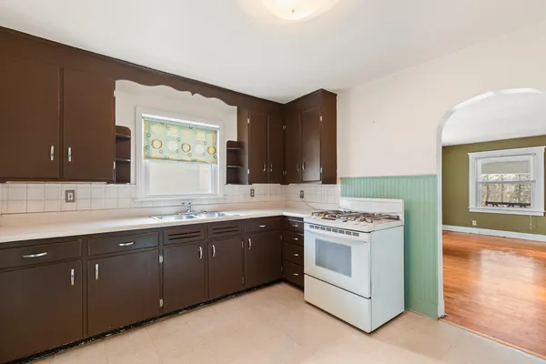 $111,500 | 1215 Loeser Avenue, Jackson, MI 49203