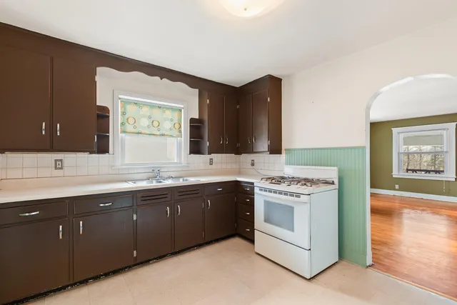 $114,500 | 1215 Loeser Avenue, Jackson, MI 49203