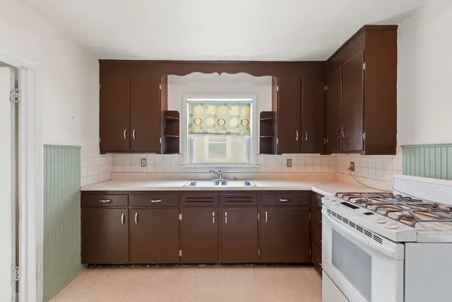 $114,500 | 1215 Loeser Avenue, Jackson, MI 49203