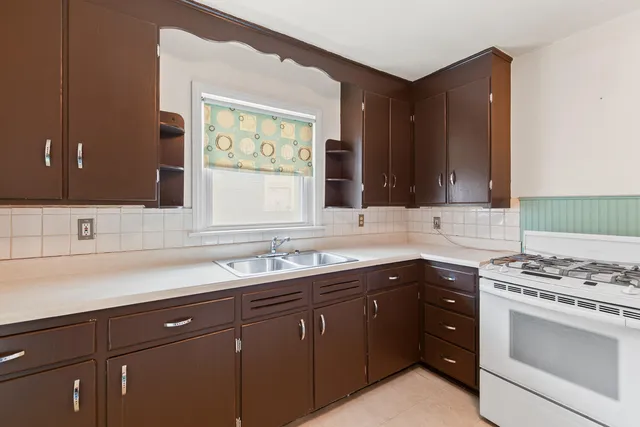 $114,500 | 1215 Loeser Avenue, Jackson, MI 49203