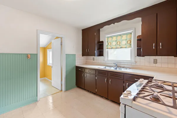 $111,500 | 1215 Loeser Avenue, Jackson, MI 49203