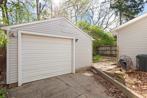 $111,500 | 1215 Loeser Avenue, Jackson, MI 49203