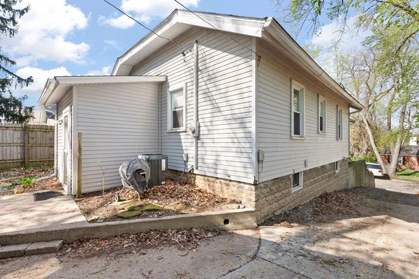 $111,500 | 1215 Loeser Avenue, Jackson, MI 49203