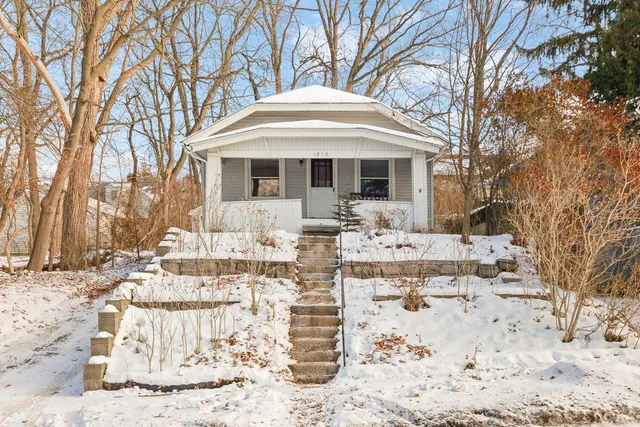 $114,500 | 1215 Loeser Avenue, Jackson, MI 49203
