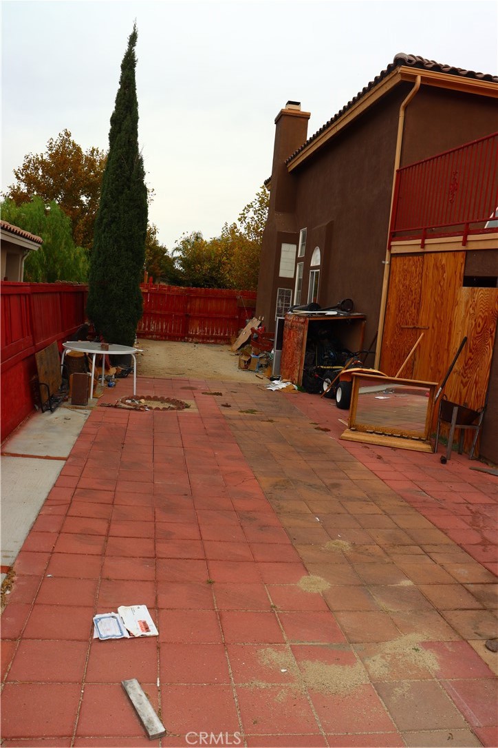 5642 Lighthouse Lane Palmdale, CA 93552 - Photo 19 of 24 a backyard of a house with table and chairs