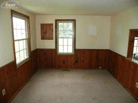 3193 Hemphill Road Burton, MI 48529 - Photo 3 of 8 20360027-2.JPG