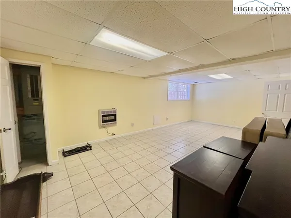 a view of livingroom with furniture