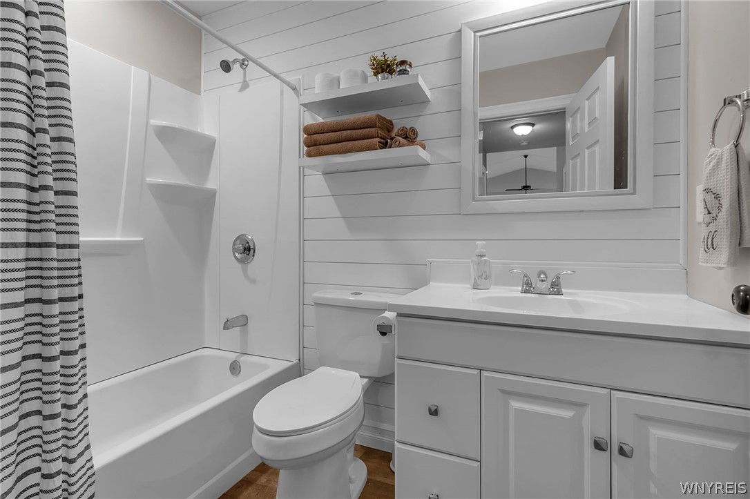 5355 Feigle Road Pendleton, NY 14094 - Photo 37 of 50 Upper Full Bath