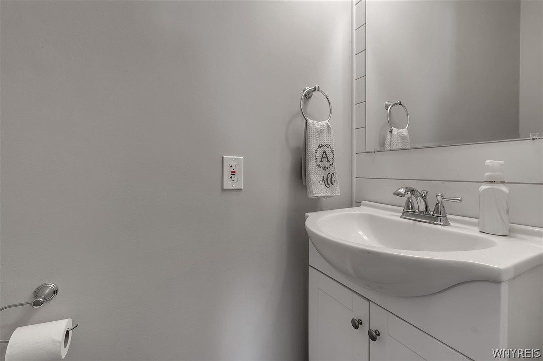 5355 Feigle Road Pendleton, NY 14094 - Photo 38 of 50 1st Floor 1/2 Bath