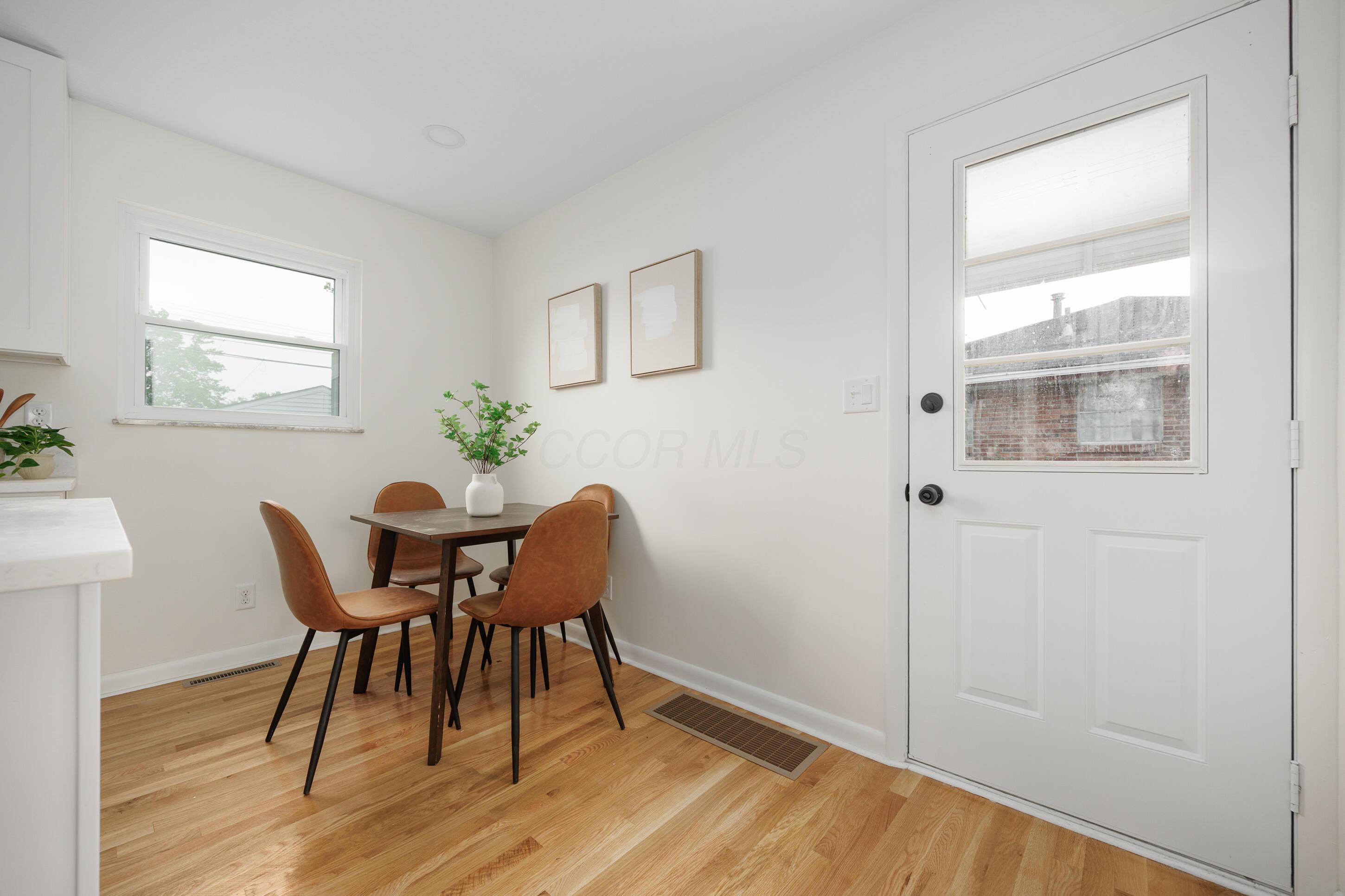 1079 Loring Road Columbus, OH 43224 - Photo 17 of 48 Dining Area