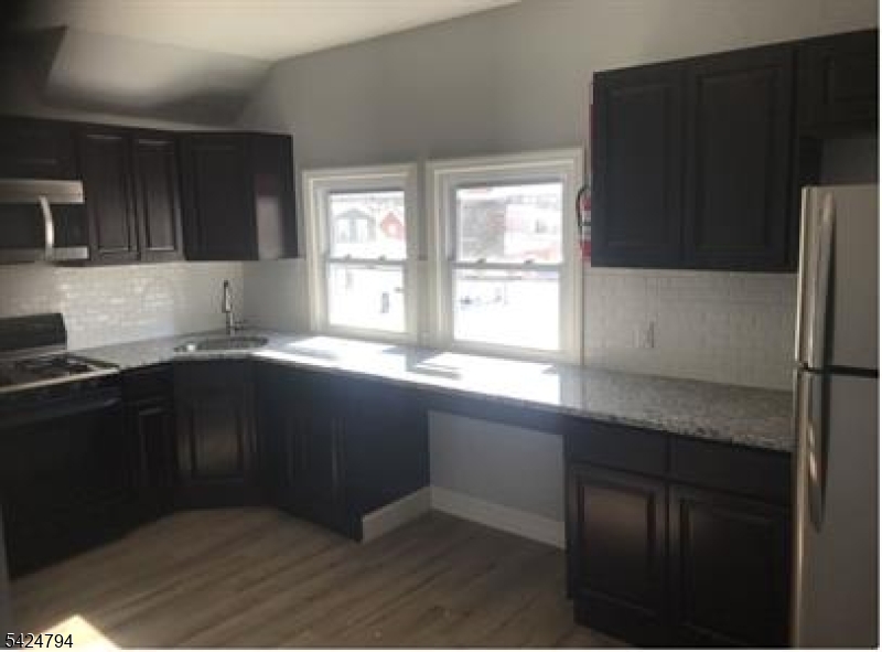 272 Wainwright Street Newark, NJ 07112 - Photo 3 of 6