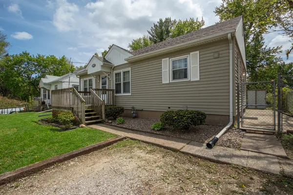 $125,000 | 2207 West 51st Street, Davenport, IA 52806