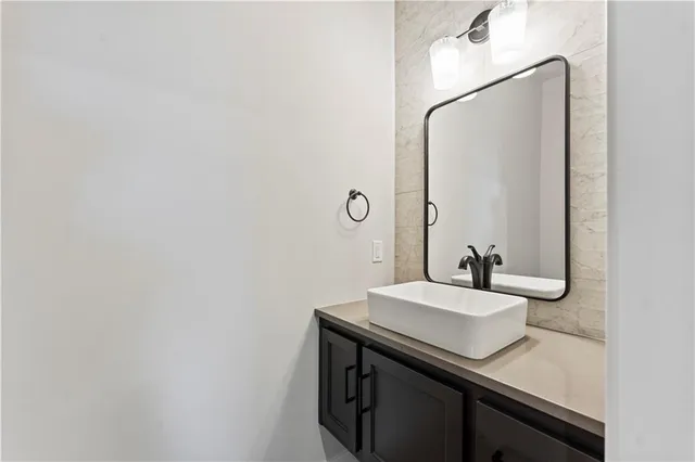 $995,000 | 2086 Northwest O'Brien Road, Lee's Summit, MO 64081