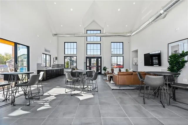 $995,000 | 2086 Northwest O'Brien Road, Lee's Summit, MO 64081