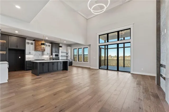 $995,000 | 2086 Northwest O'Brien Road, Lee's Summit, MO 64081