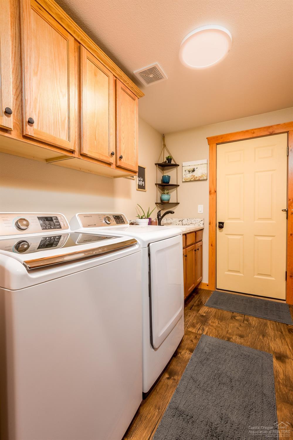56069 Savage Road Bend, OR 97707 - Photo 10 of 24 Gallery Image 10