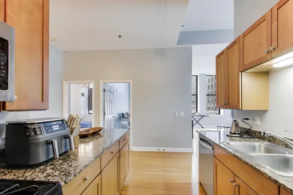 $3,400 | 8 West Monroe Street, Unit 704, Chicago, IL 60603