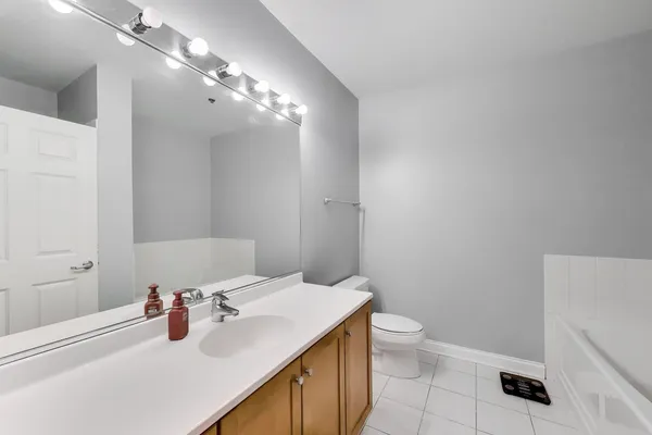 $3,400 | 8 West Monroe Street, Unit 704, Chicago, IL 60603