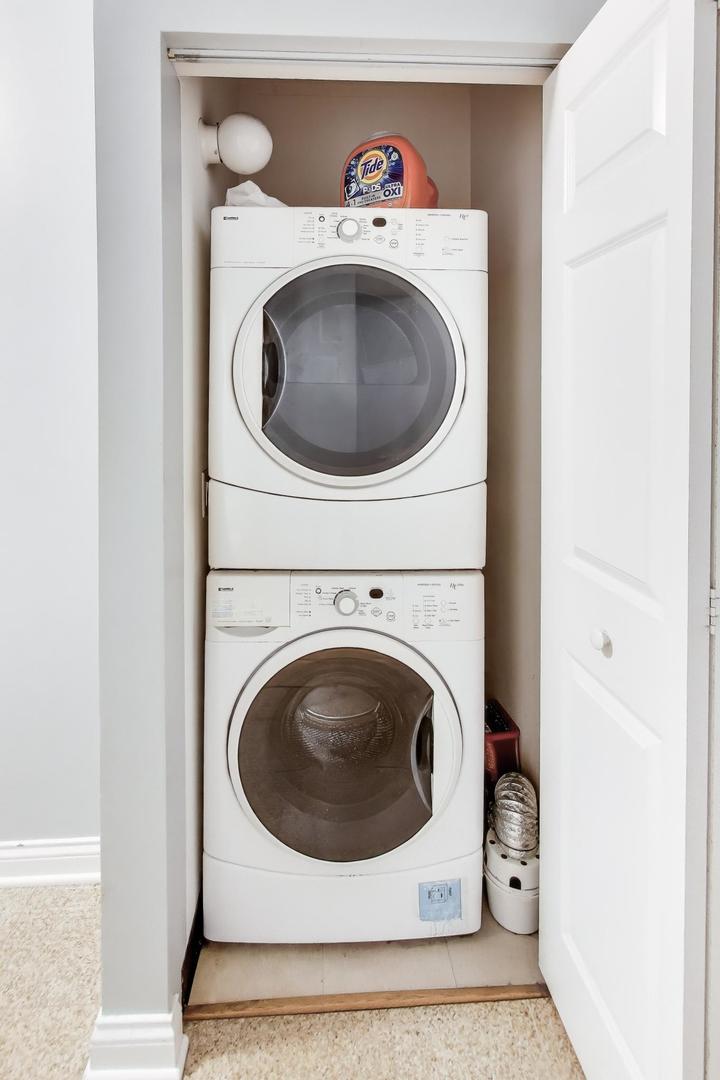 8 West Monroe Street, Unit 704 Chicago, IL 60603 - Photo 27 of 35 a utility room with dryer and washer