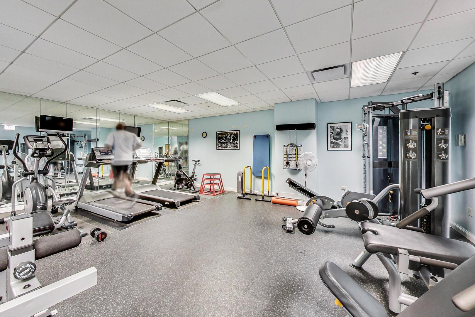 8 West Monroe Street, Unit 704 Chicago, IL 60603 - Photo 29 of 35 a view of a room with gym equipment