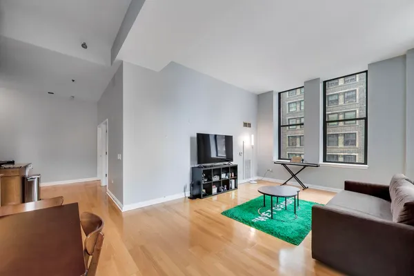$3,400 | 8 West Monroe Street, Unit 704, Chicago, IL 60603