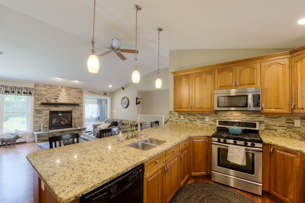 225 Gray Road Templeton, MA 01468 - Photo 9 of 42
