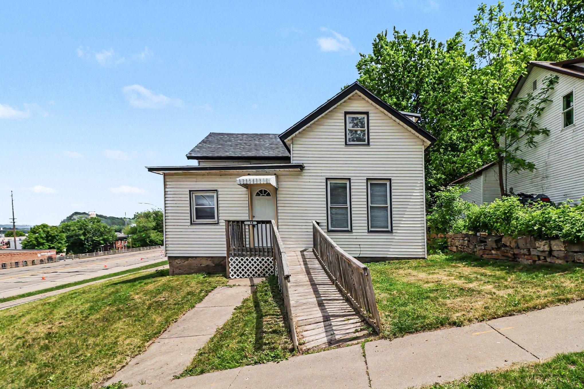 319 Buchanan Street Red Wing, MN 55066 - Photo 2 of 27