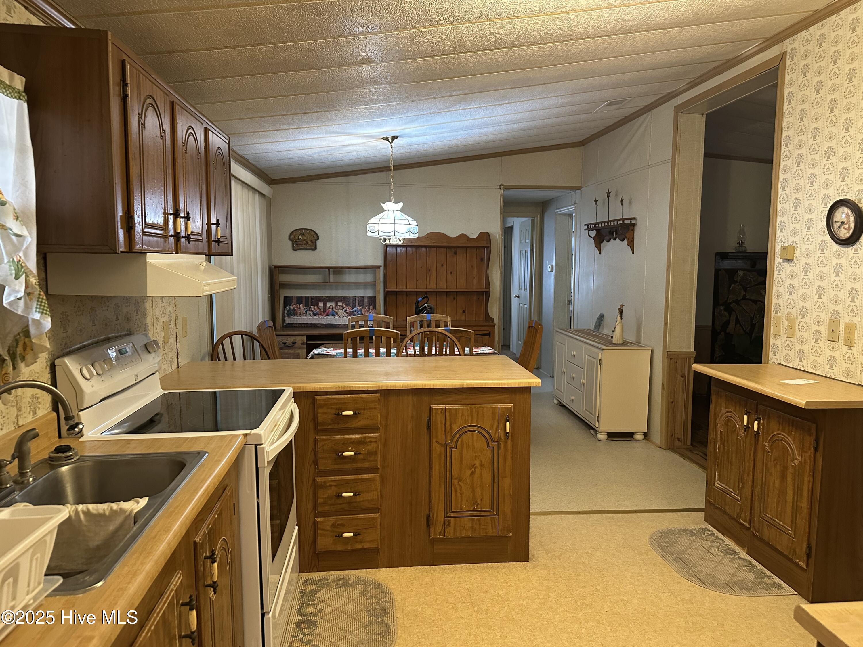 1319 Hibbs Road Newport, NC 28570 - Photo 7 of 10 Kitchen/Dining Room