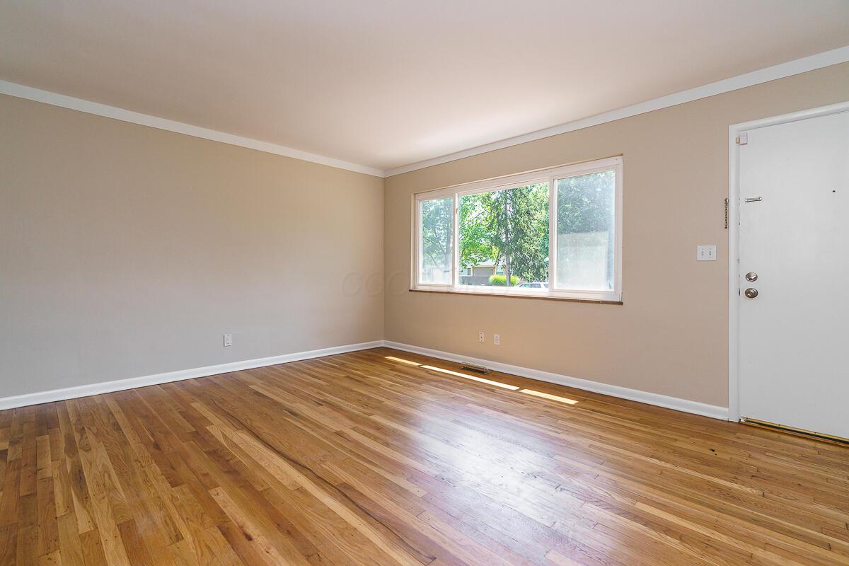 2250 Nottingham Road Columbus, OH 43221 - Photo 2 of 25 2250_Nottingham_Rd-10 living room 3