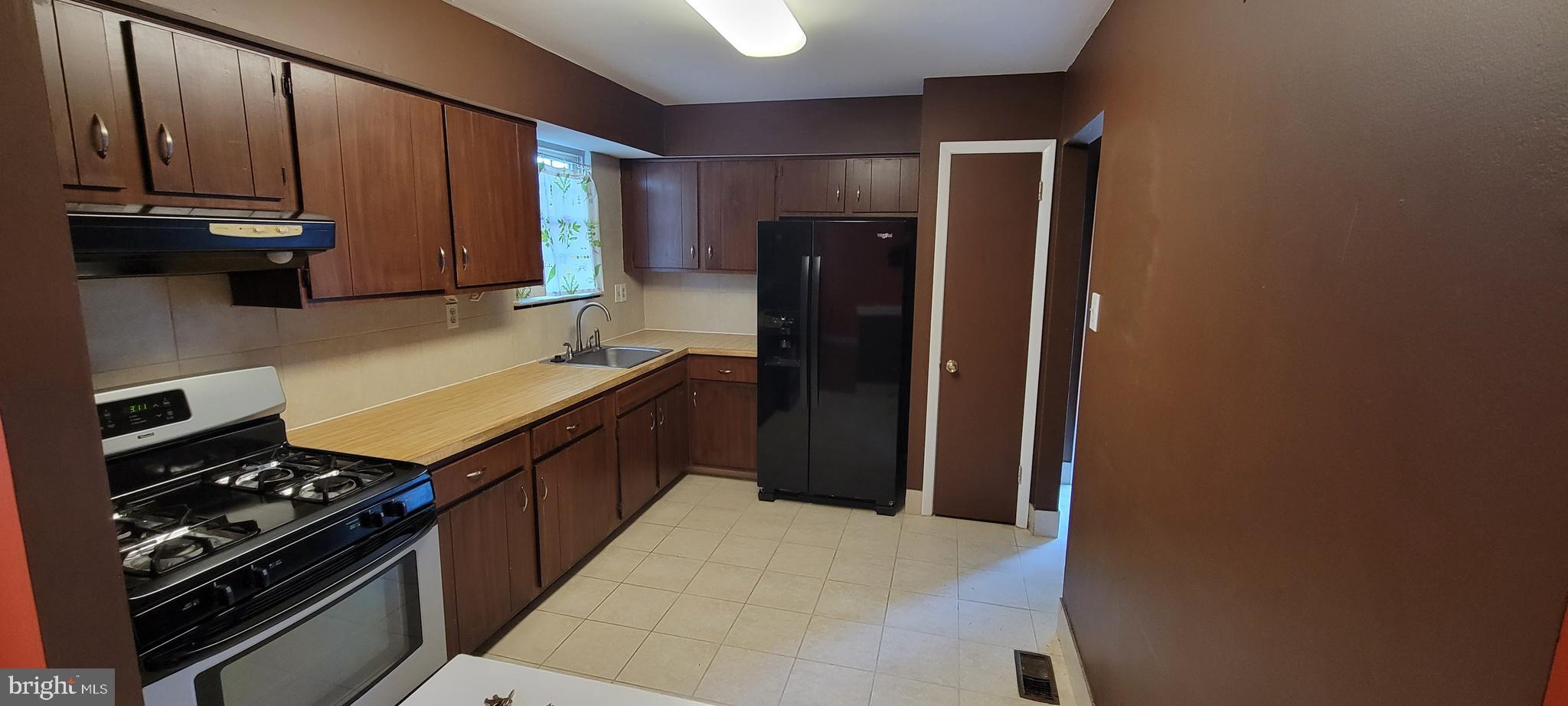 2401 Elroy Road Hatfield, PA 19440 - Photo 3 of 21 Gallery Image 3