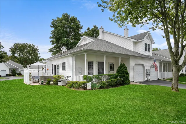 $612,000 | 53 Oyster Cove Lane, Blue Point, NY 11715