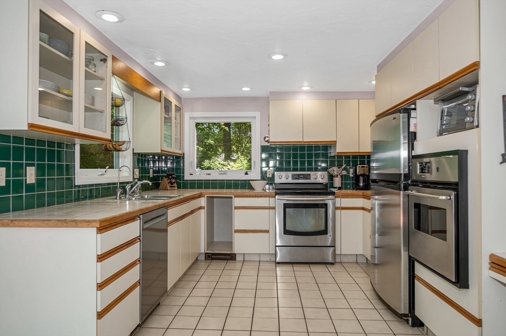 49 Countryside Road Grafton, MA 01536 - Photo 13 of 36