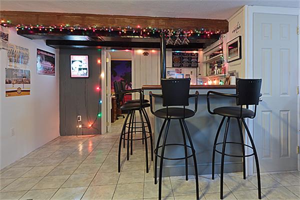 129 Roberts Road Medford, MA 02155 - Photo 17 of 26 Gallery Image 17