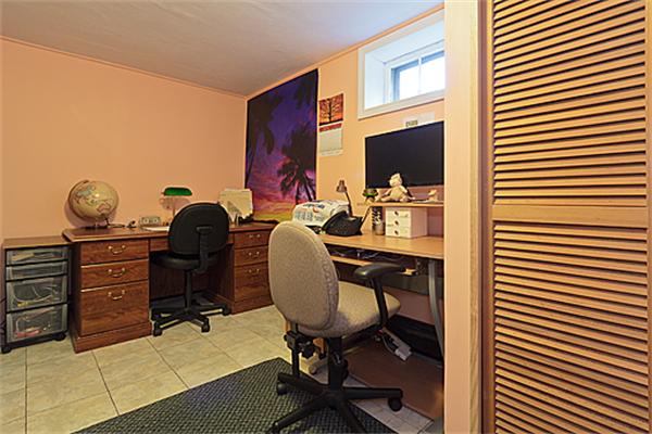 129 Roberts Road Medford, MA 02155 - Photo 19 of 26 Gallery Image 19