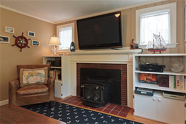 129 Roberts Road Medford, MA 02155 - Photo 6 of 26 Gallery Image 6