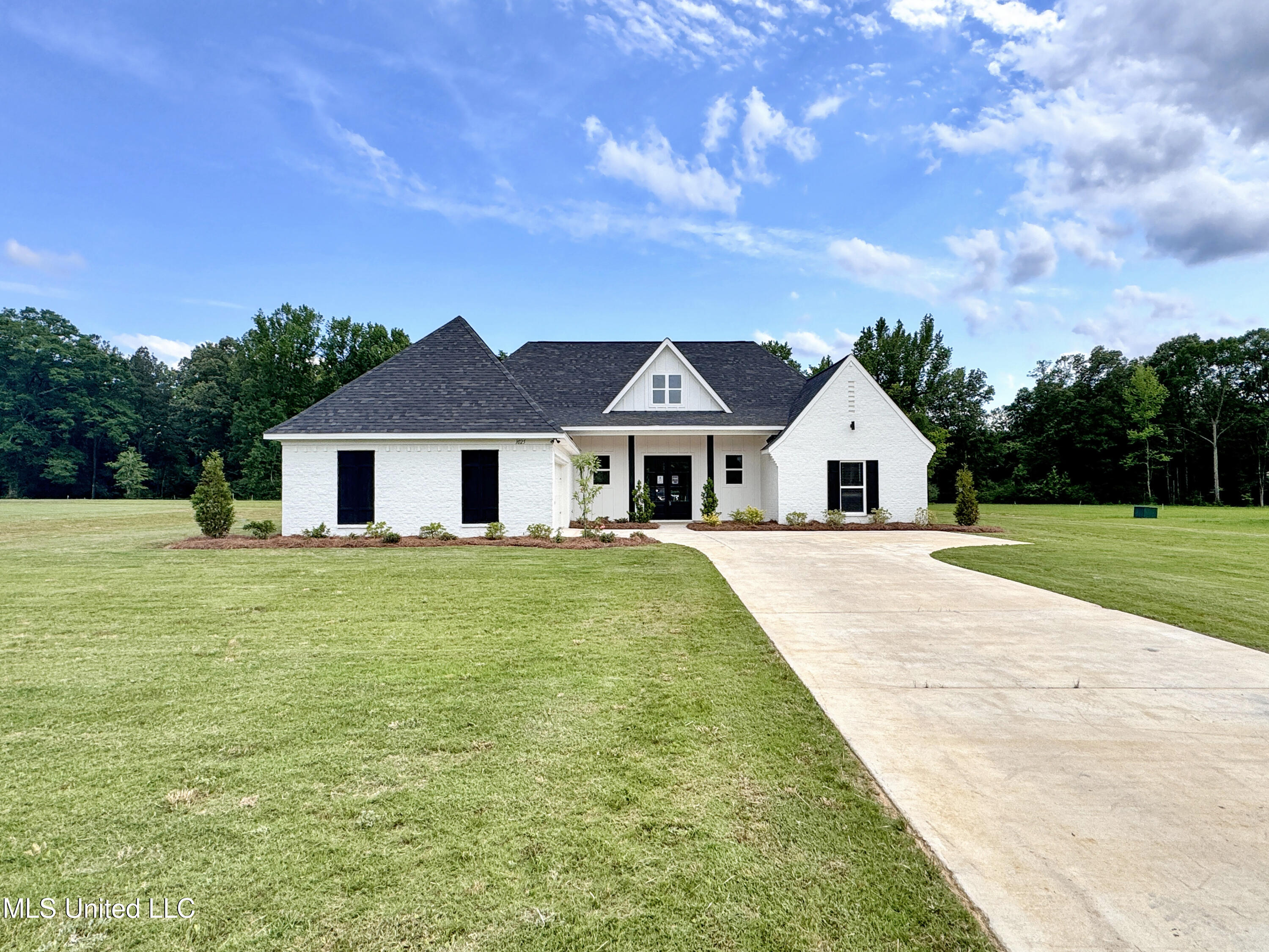 1025 Mullican Road Florence, MS 39073 - Photo 1 of 34 IMG_3573