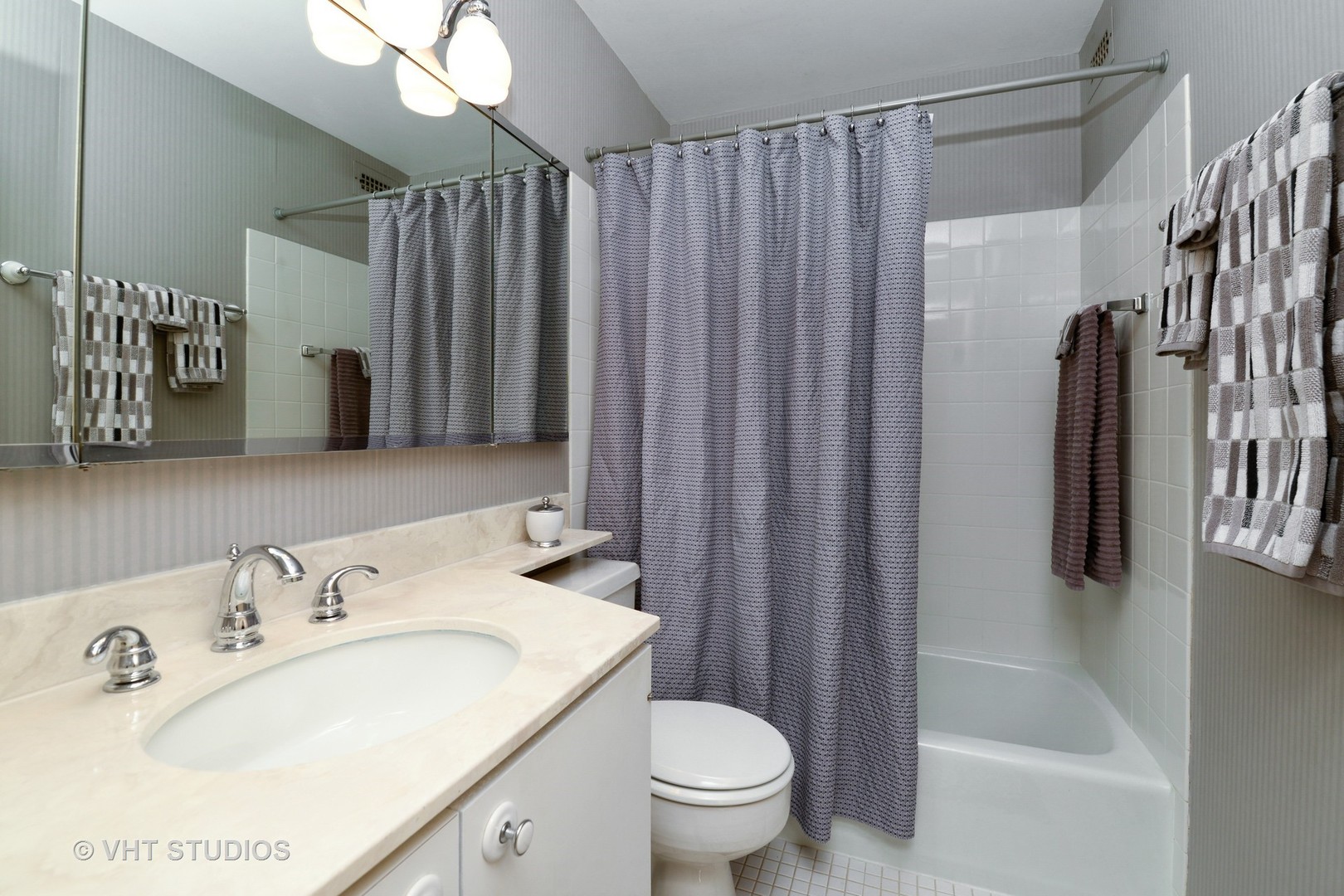 5445 North Sheridan Road, Unit 1912 Chicago, IL 60640 - Photo 11 of 17