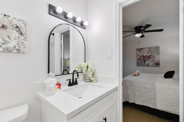 a en suite bathroom with a sink and a mirror