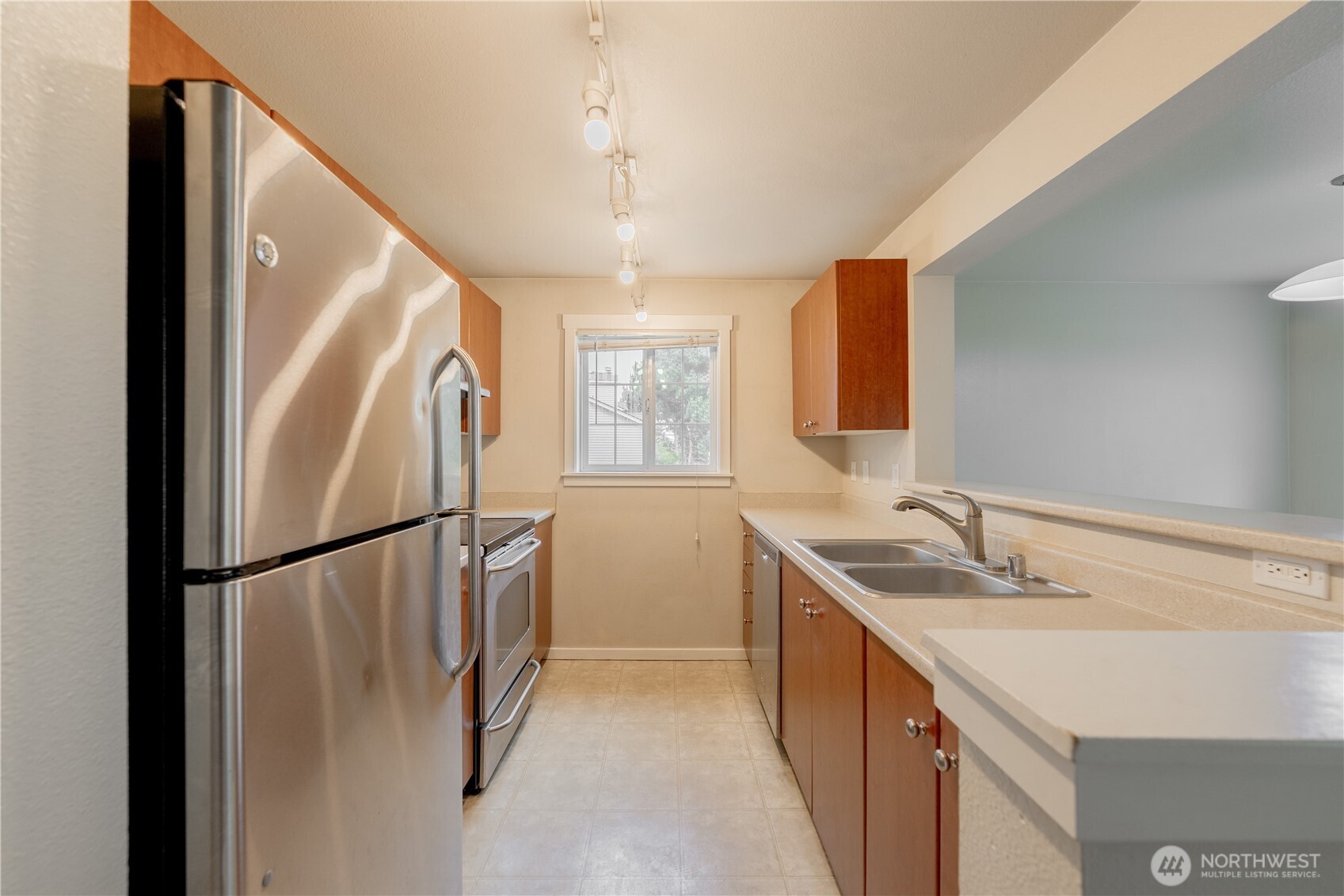 12404 East Gibson Road, Unit Q201 Everett, WA 98204 - Photo 13 of 40 a bathroom with a double vanity sink and mirror