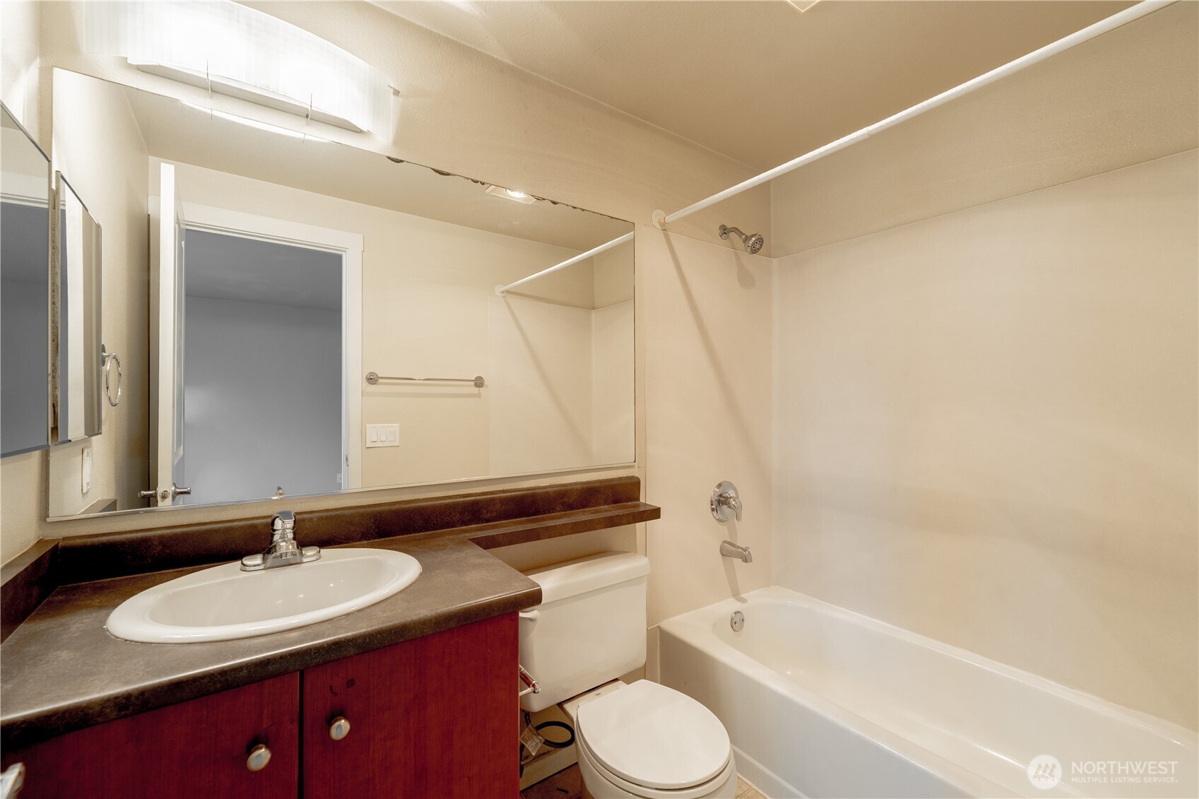 12404 East Gibson Road, Unit Q201 Everett, WA 98204 - Photo 18 of 40 a bathroom with a sink a toilet and a bathtub