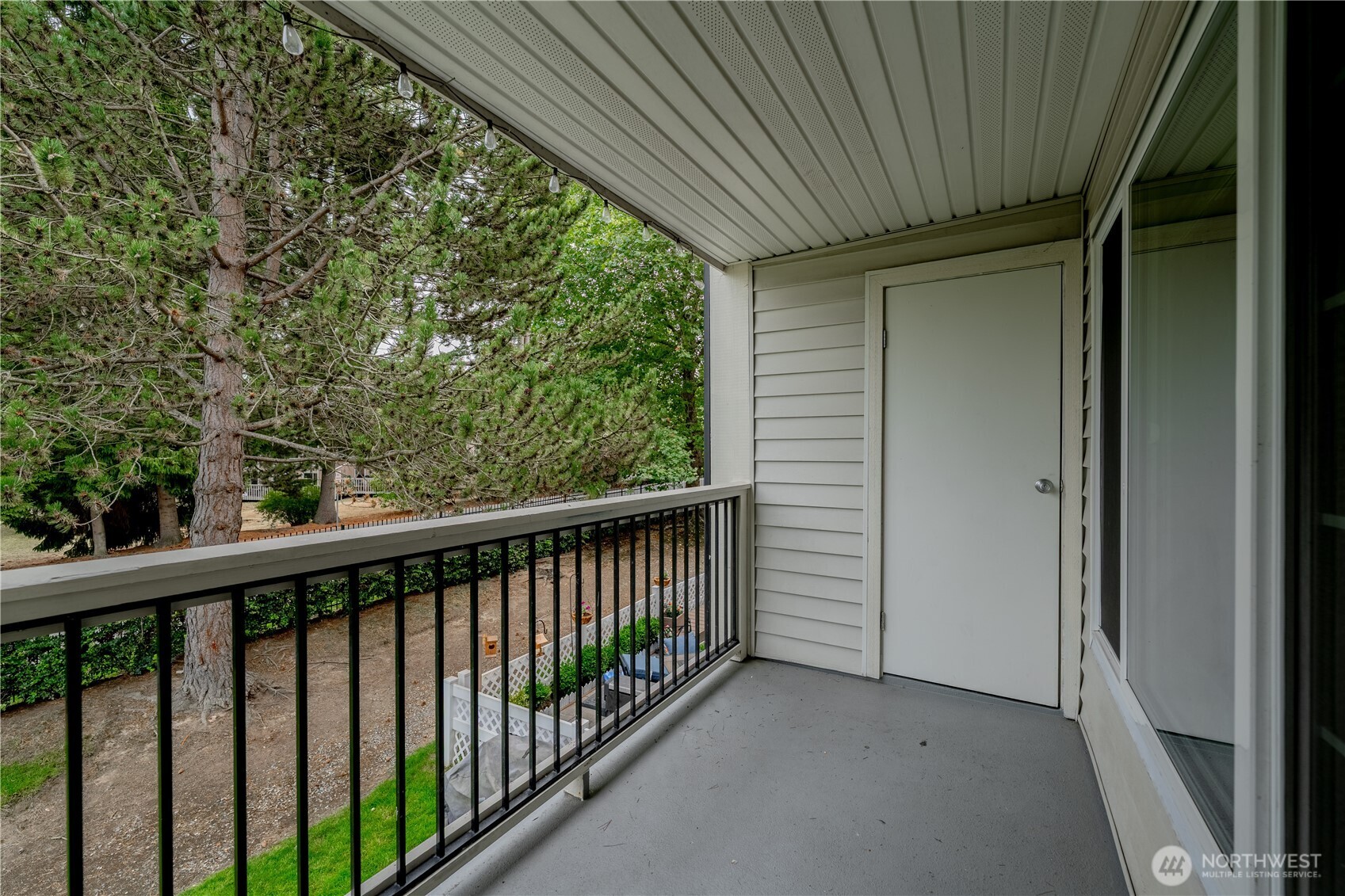 12404 East Gibson Road, Unit Q201 Everett, WA 98204 - Photo 9 of 40 a view of a balcony